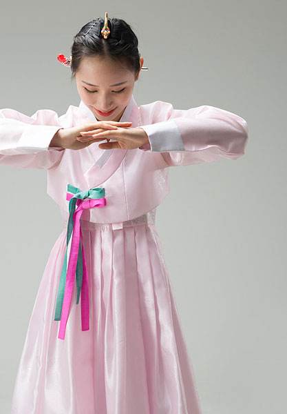 可爱简约韩国时尚服装，穿出帅气中的女人味