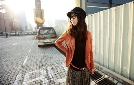 韩版长款毛衣正风靡 时髦个性都完美